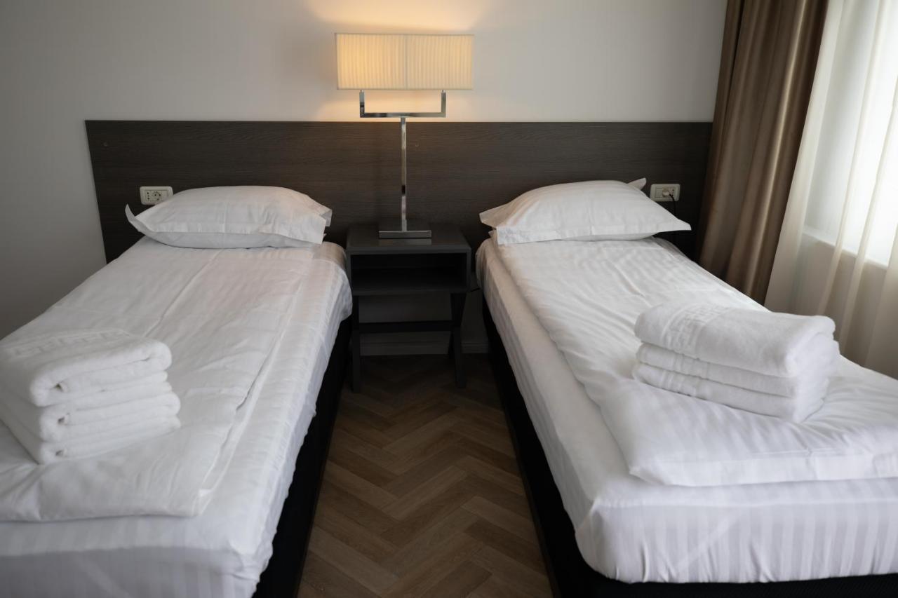 Urban 7 * Bucarest