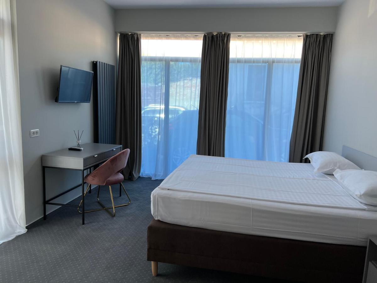 Urban 7 * Bucarest